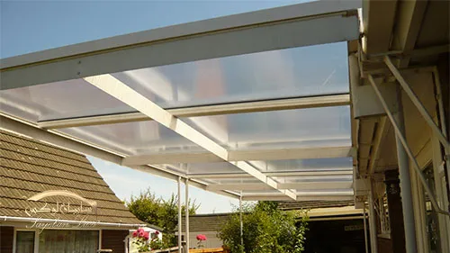 شستشوی نادرست، به ویژه استفاده از مواد شوینده نامناسب یا فشار آب زیاد، میتواند به بافت مواد آسیب برساند، رنگ آنها را تغییر دهد و حتی باعث پارگی یا پوسیدگی آنها شود.